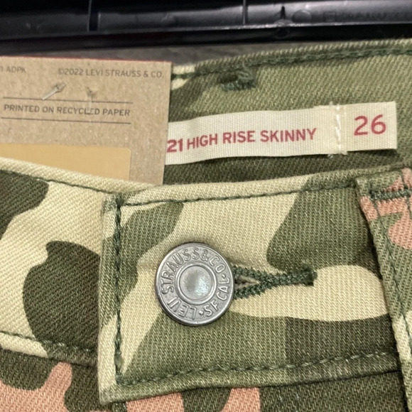 Levi’s 721 NWT High Rise Olive/Pink Camouflage Skinny Jeans Size 26 - Picture 6 of 12